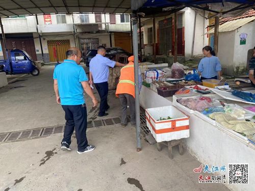 彭澤縣棉船鎮(zhèn)持續(xù)開展集鎮(zhèn)環(huán)境衛(wèi)生集中整治行動 組圖